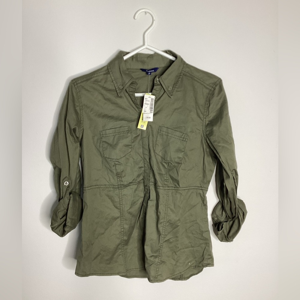 New, Reitmans long sleeve khaki green button down shirt